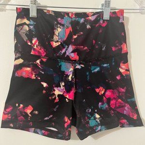 Work out gym shorts women’s size small. Great condition! Black / color print.